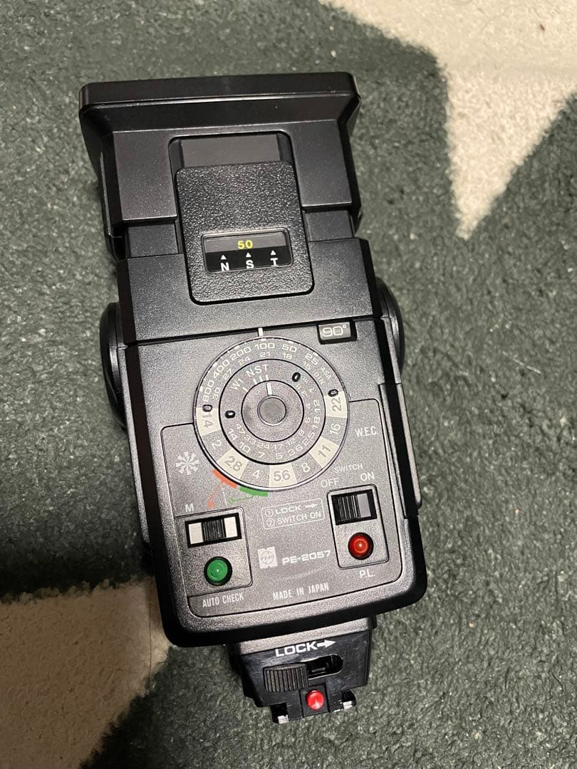 最終価格Nikon New FM2 50mm単焦点、36〜72ズーム、ストロボ付