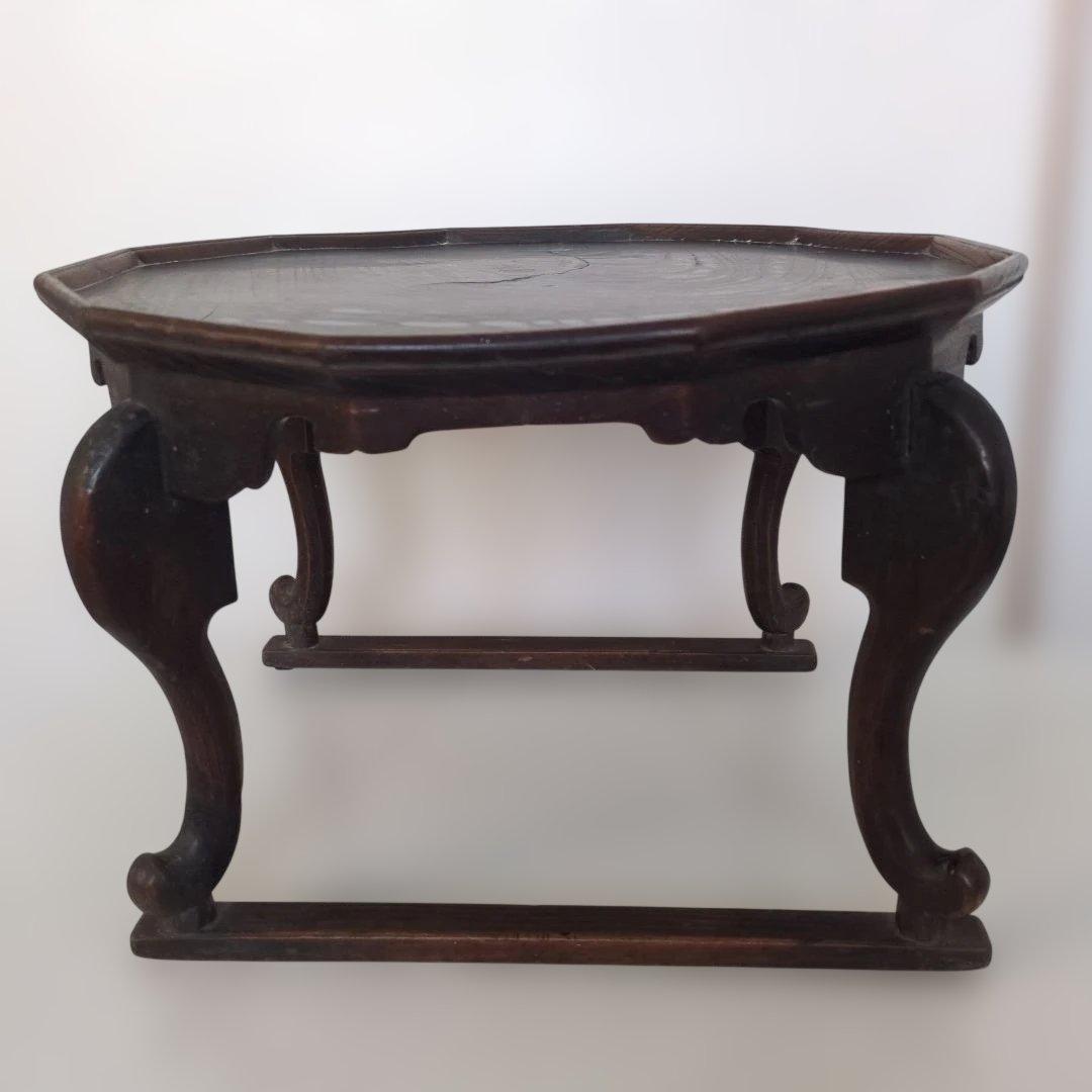 木製テーブル、飾り台