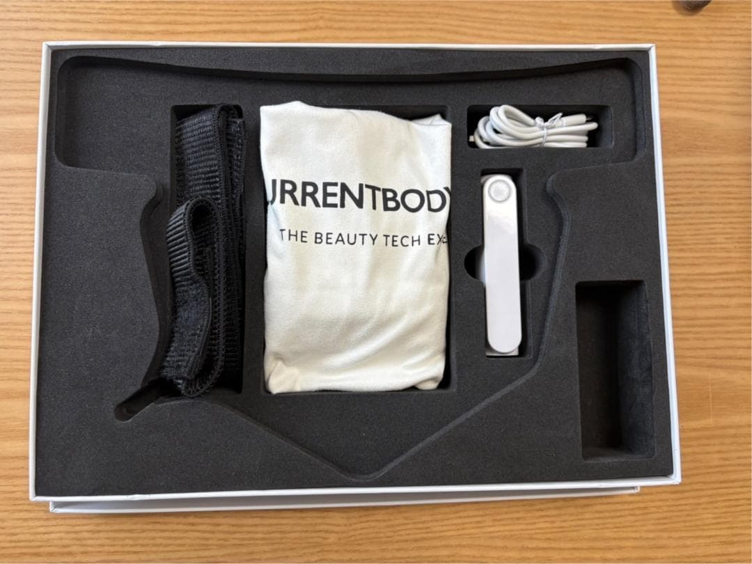 CurrentBody Skin LEDネック＆デコルテ マスク シリーズ1