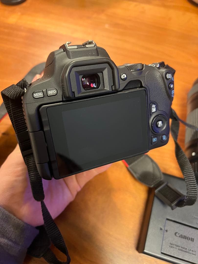 【最終お値下げ！】Canon EOS Kiss X9 ダブルズームキット 一眼