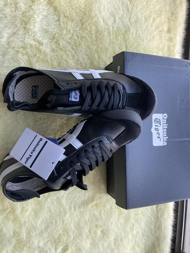 Onitsuka Tigerブラック/ホワイト スニーカー《27.5cm》