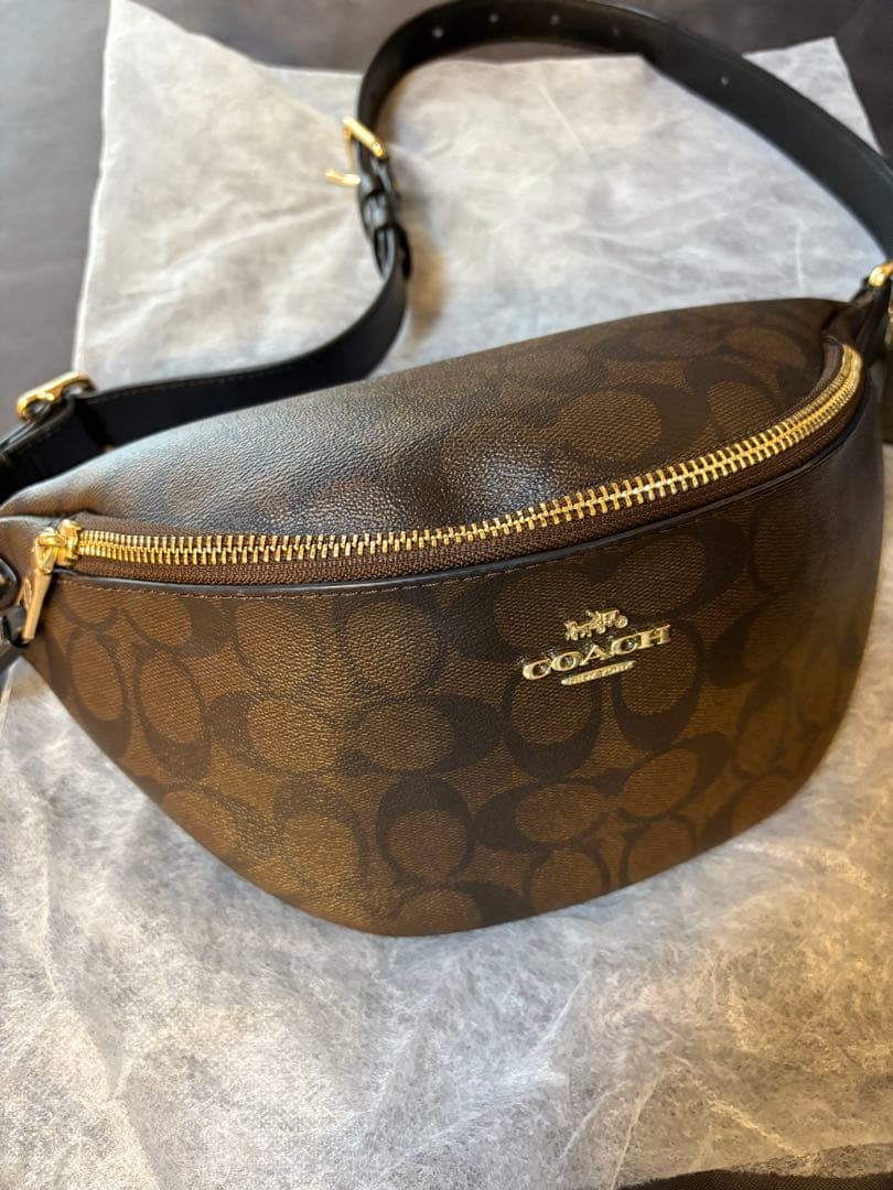 週末価格コーチ　ボディバッグ