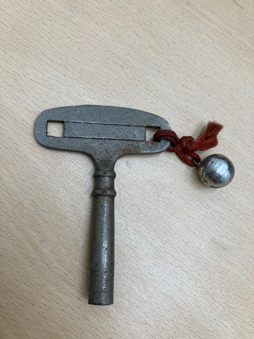 【中古品】木製ゼンマイ式置き時計