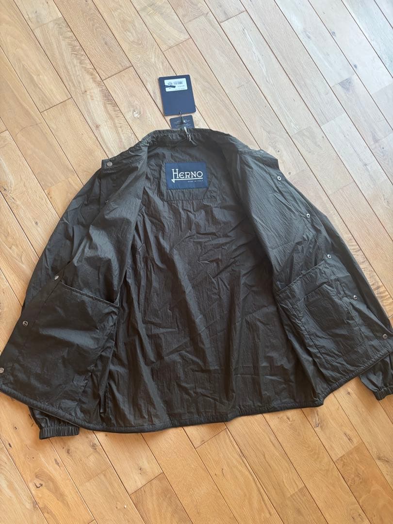 ※taka 未使用　HERNO ヘルノ ナイロンジャケット48 カーキ