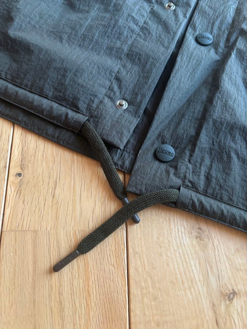 ※taka 未使用　HERNO ヘルノ ナイロンジャケット48 カーキ