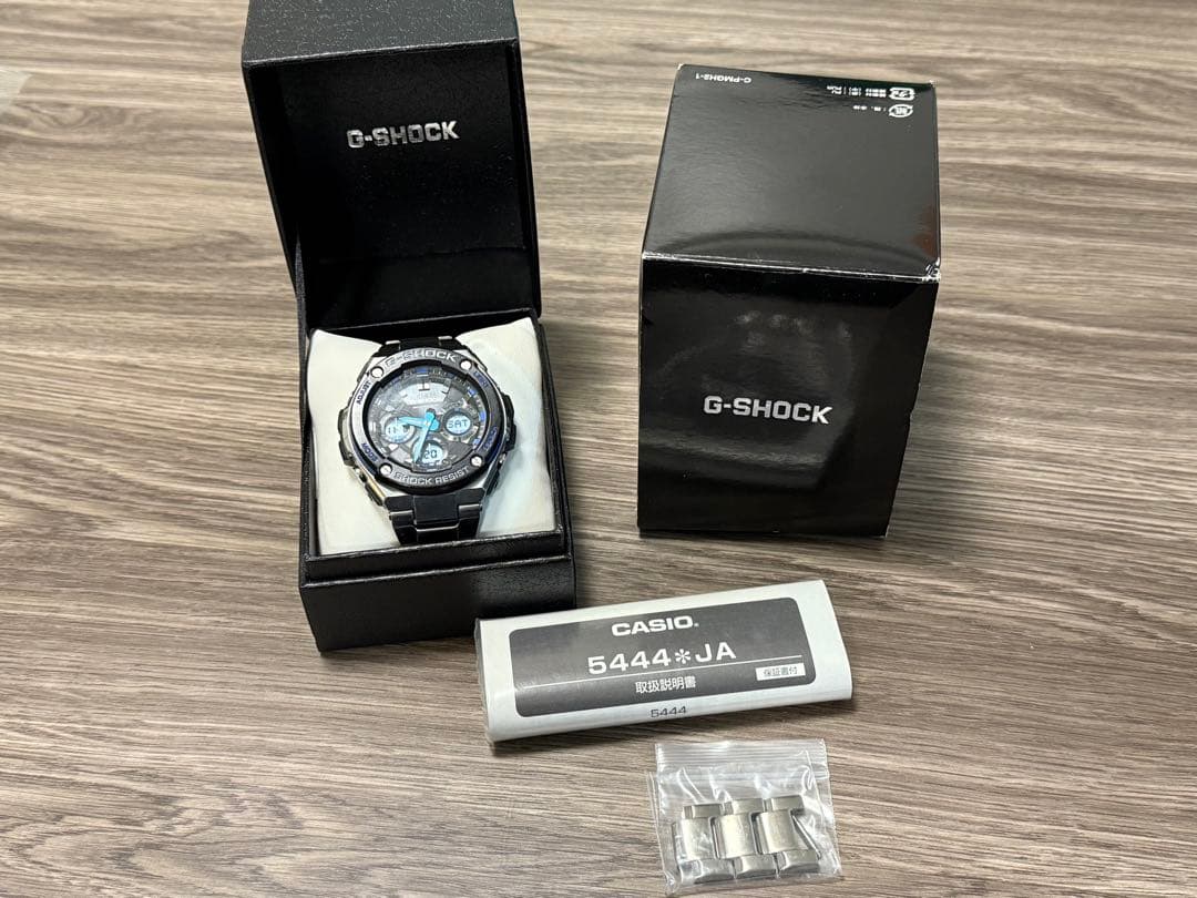 G-SHOCK GST-W100D-1A2JF アナログ時計　ソーラー　電波