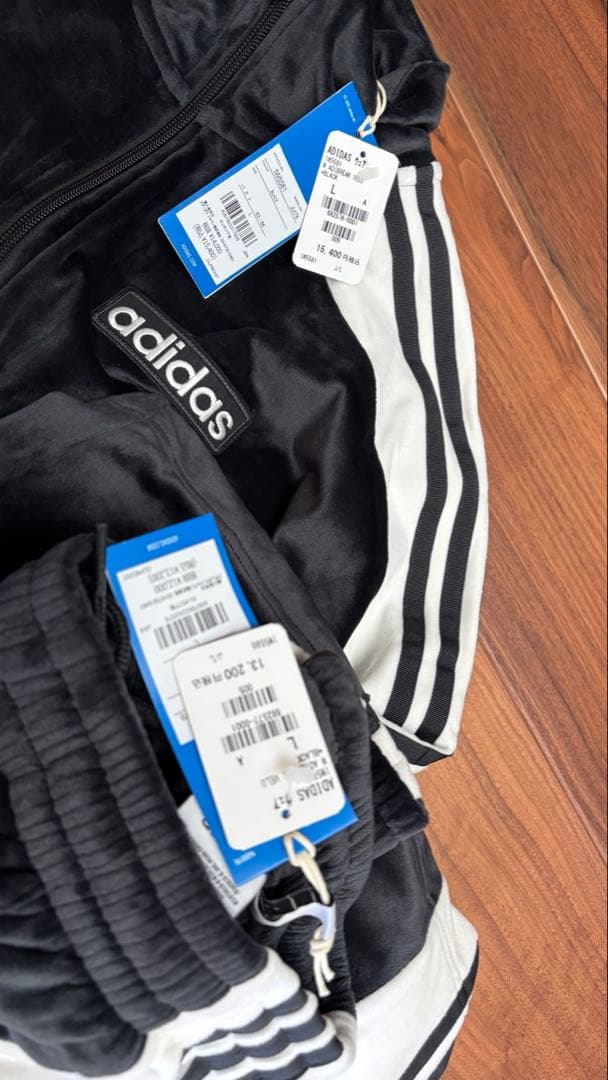 adidas ベロアセットアップ　Lサイズ
