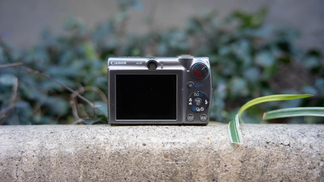 Canon ixy digital 900 is コンデジ