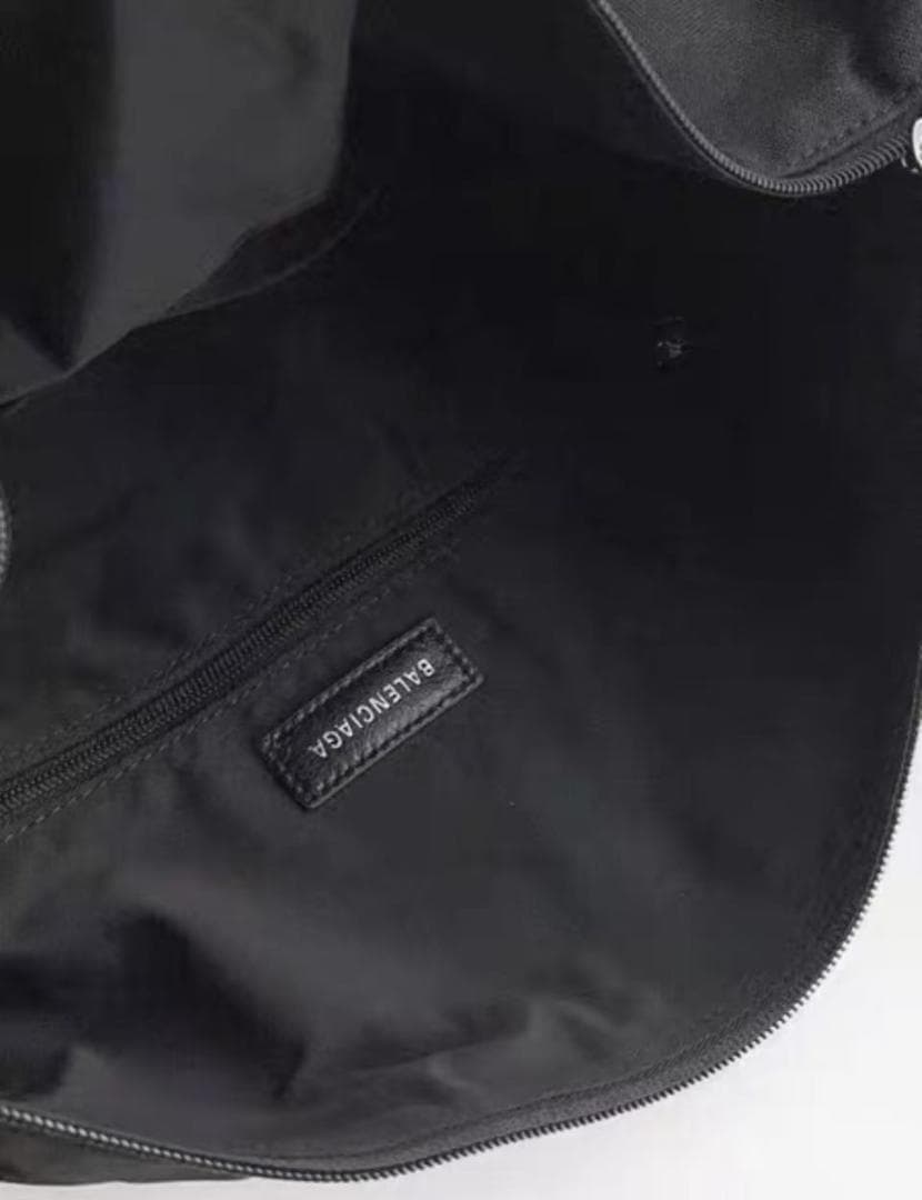 美品BALENCIAGAバレンシアガ Explorerエクスプローラー