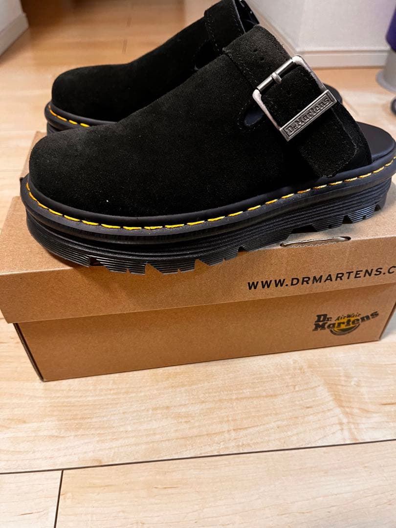 Dr. Martens ブラック スエード クロッグサンダル