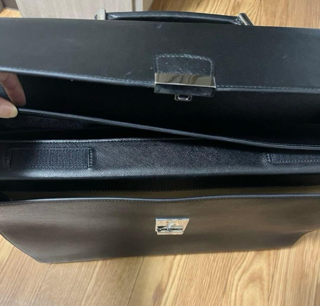 プラダ ブリーフケース