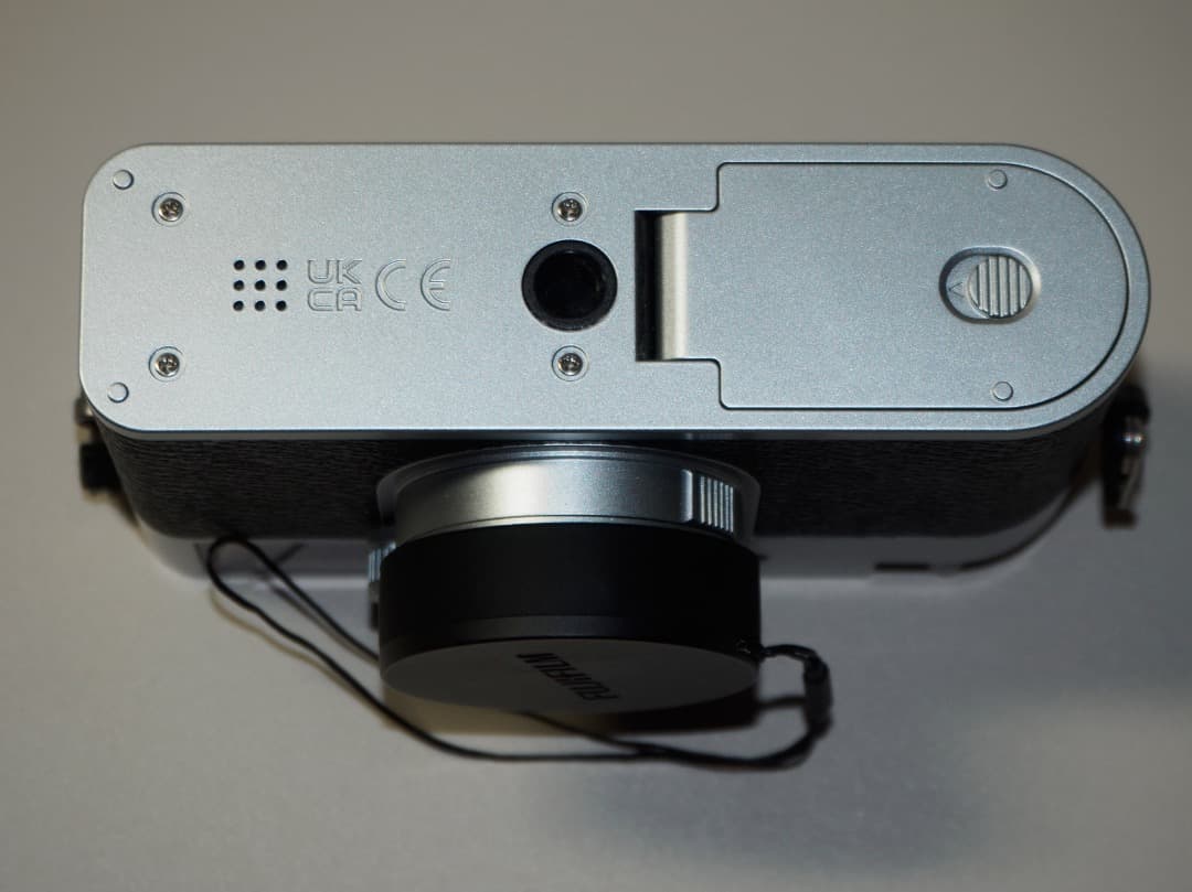 FUJIFILM　X half X-HF1 シルバー カバー付き