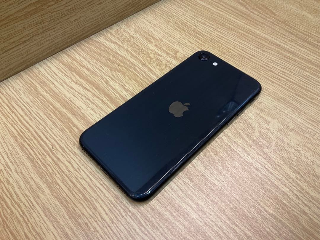 Apple iPhone SE2 64GB ブラック 充電器付き　simフリー