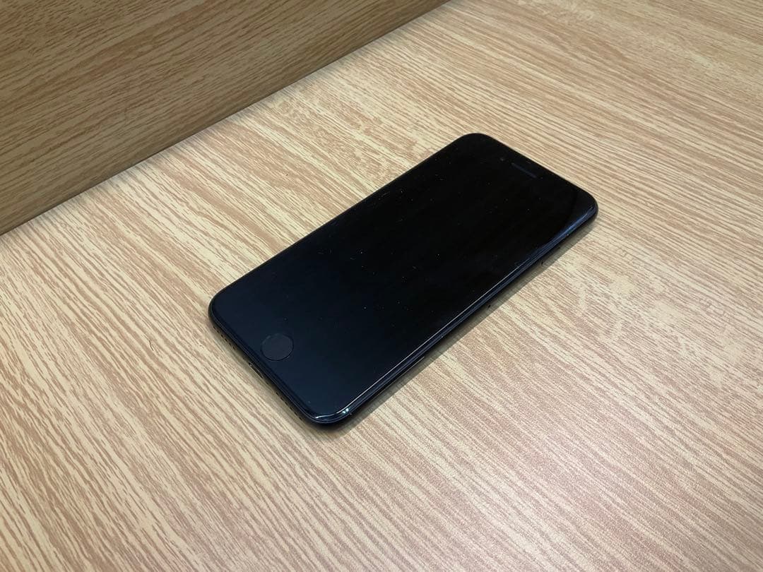 Apple iPhone SE2 64GB ブラック 充電器付き　simフリー