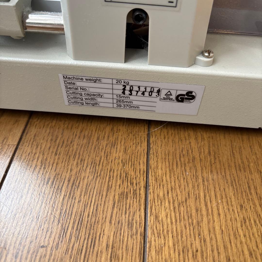 裁断機　新しい替刃付き