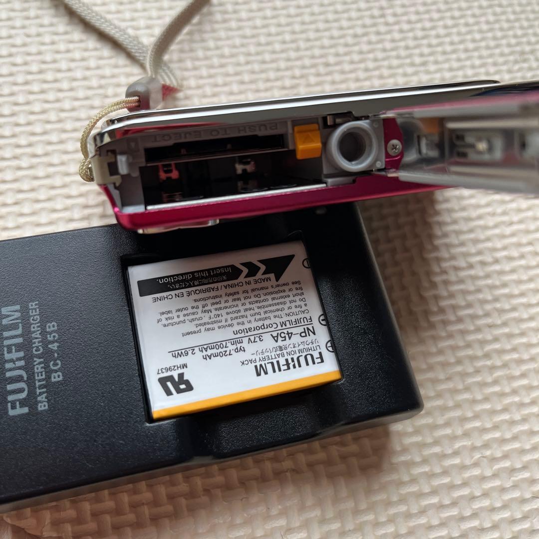 FINEPIX デジタルカメラ　ピンク　ケース付き