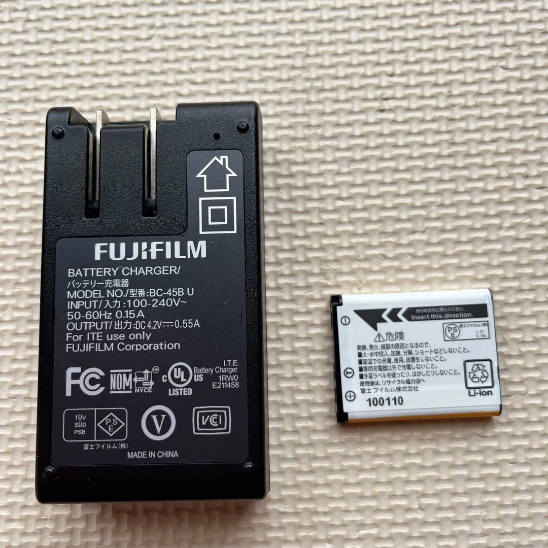 FINEPIX デジタルカメラ　ピンク　ケース付き