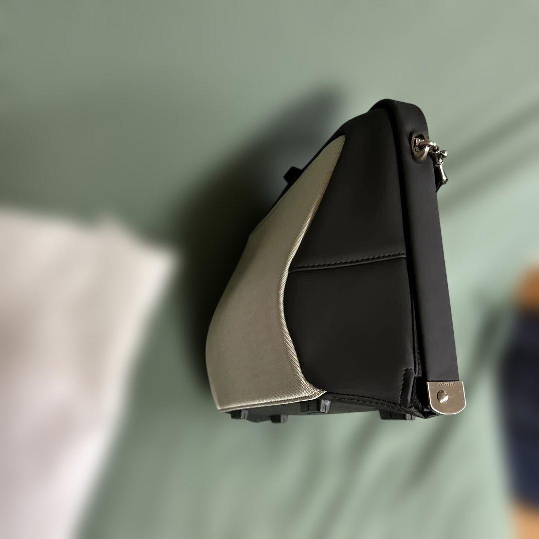 ARTPHERE ブラック ショルダーバッグ