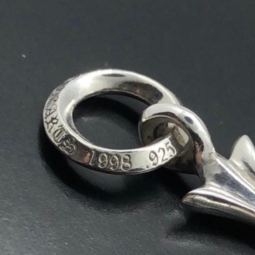 クロムハーツ タイニークロス パヴェ ダイヤ