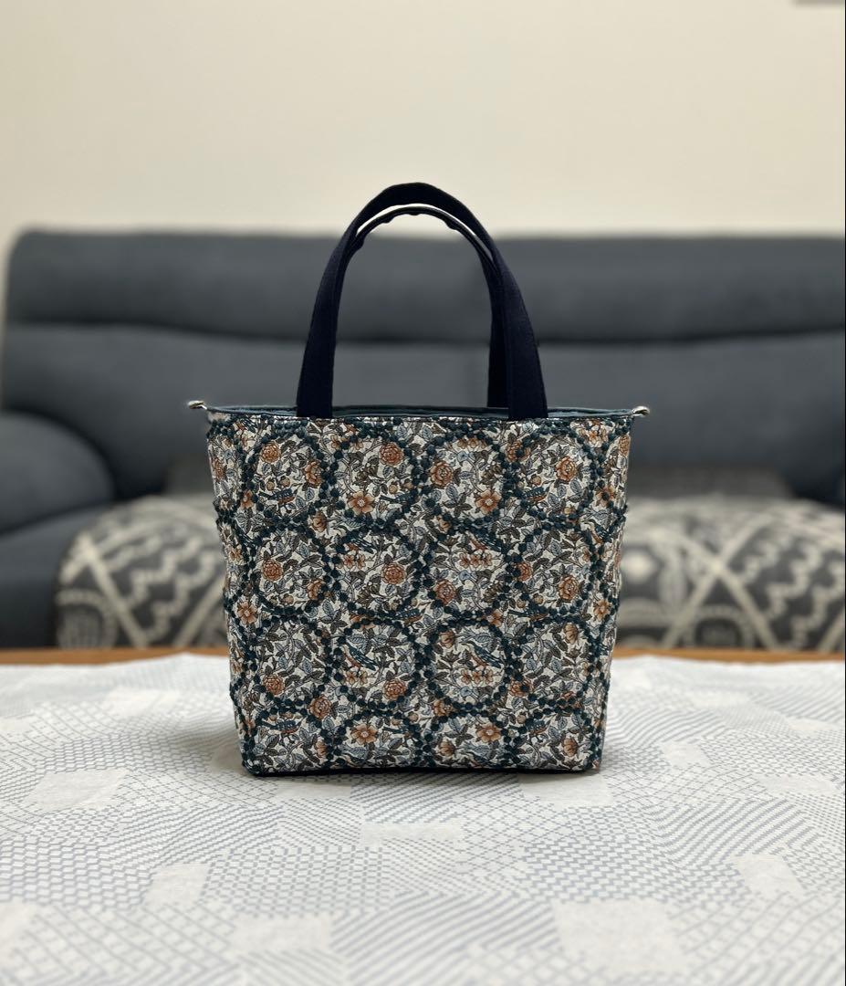 フック 様 strawberryThief