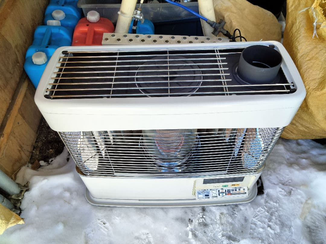 引き取り及び近郊配達限定出品！札幌発コロナ煙突床暖石油ストーブ2018年式中古品