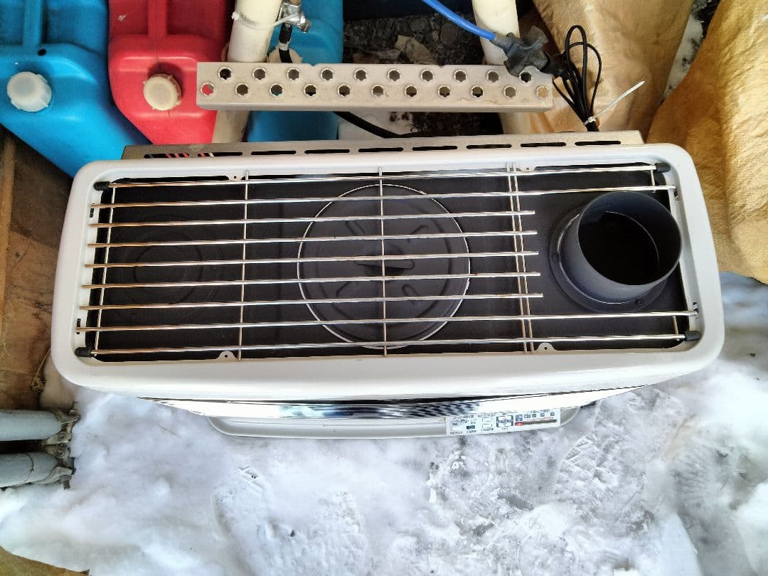 引き取り及び近郊配達限定出品！札幌発コロナ煙突床暖石油ストーブ2018年式中古品