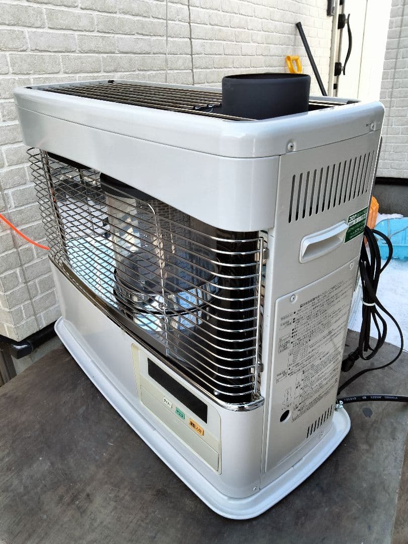 引き取り及び近郊配達限定出品！札幌発コロナ煙突床暖石油ストーブ2018年式中古品