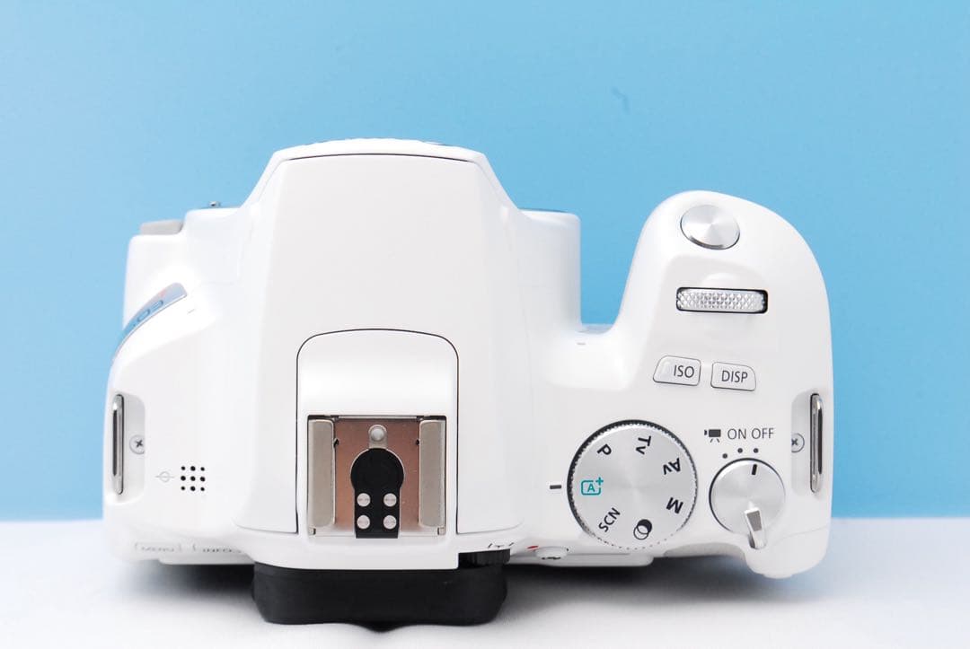 美品✨超希少ホワイト Canon Kiss X10 レンズキット お祝いに♥️