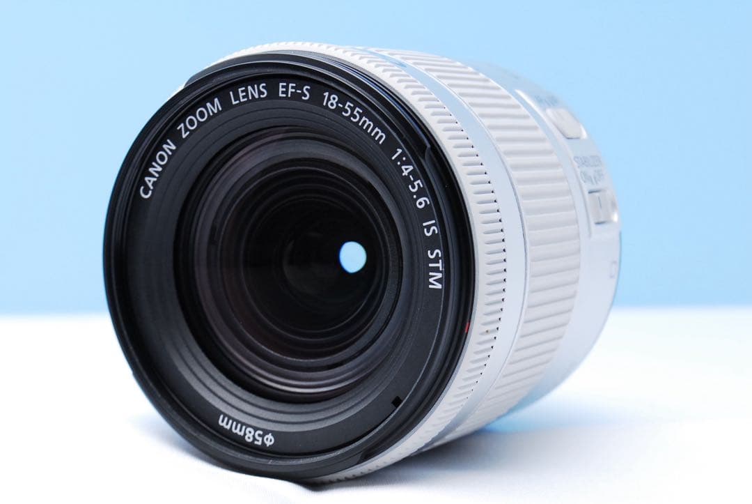 美品✨超希少ホワイト Canon Kiss X10 レンズキット お祝いに♥️