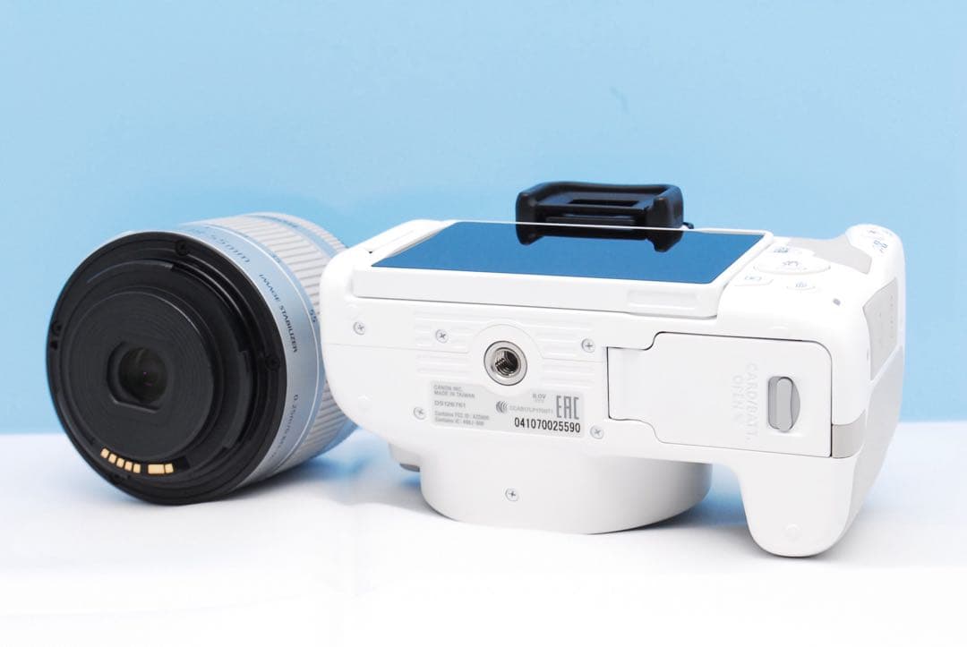 美品✨超希少ホワイト Canon Kiss X10 レンズキット お祝いに♥️