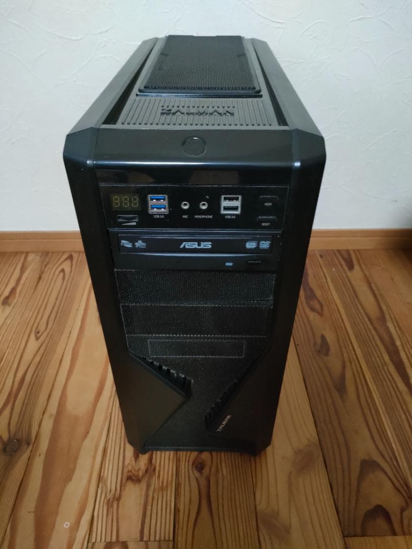 ミドルタワー型デスクトップPC（自作） + PCモニター