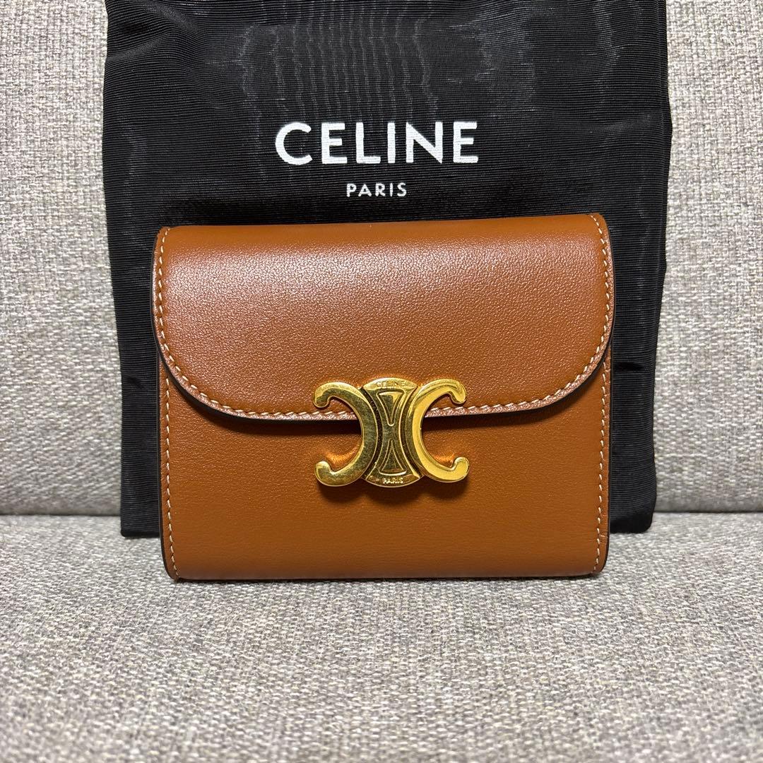 セリーヌ　三つ折り財布　トリオンフ