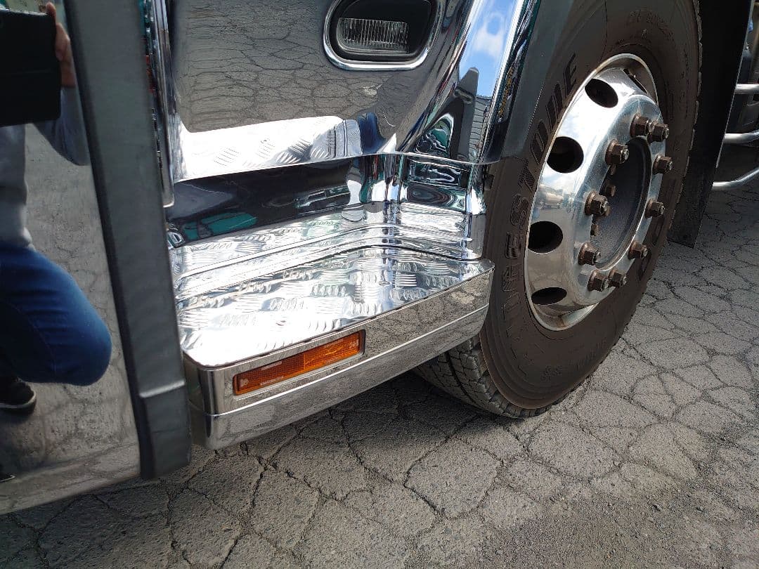 クオン　サイドステップ　アルミ縞板　上下段セット　ボルトナット付き