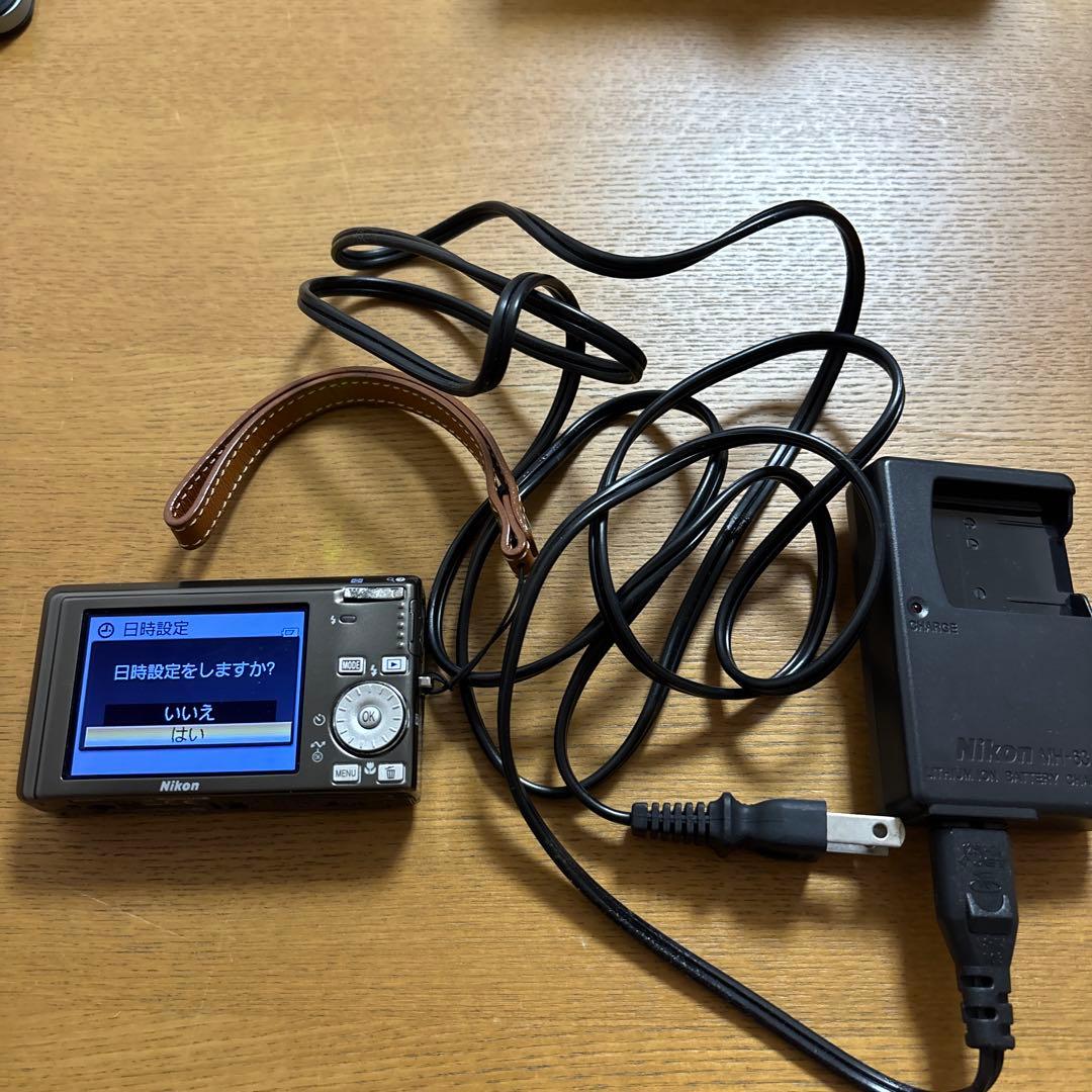 Nikon COOLPIX デジタルカメラ 本体と充電器