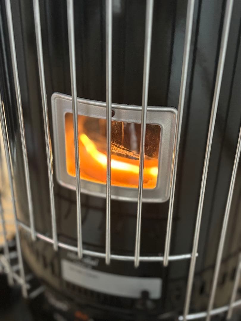 美品　トヨトミ　石油ストーブ　KS-67H ブラック TOYOTOMI