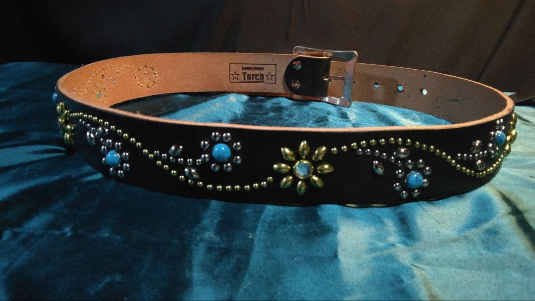 zohi昭南ベンズレザーツタ＆フラワースタッズベルト　ニッケル＆ブラス