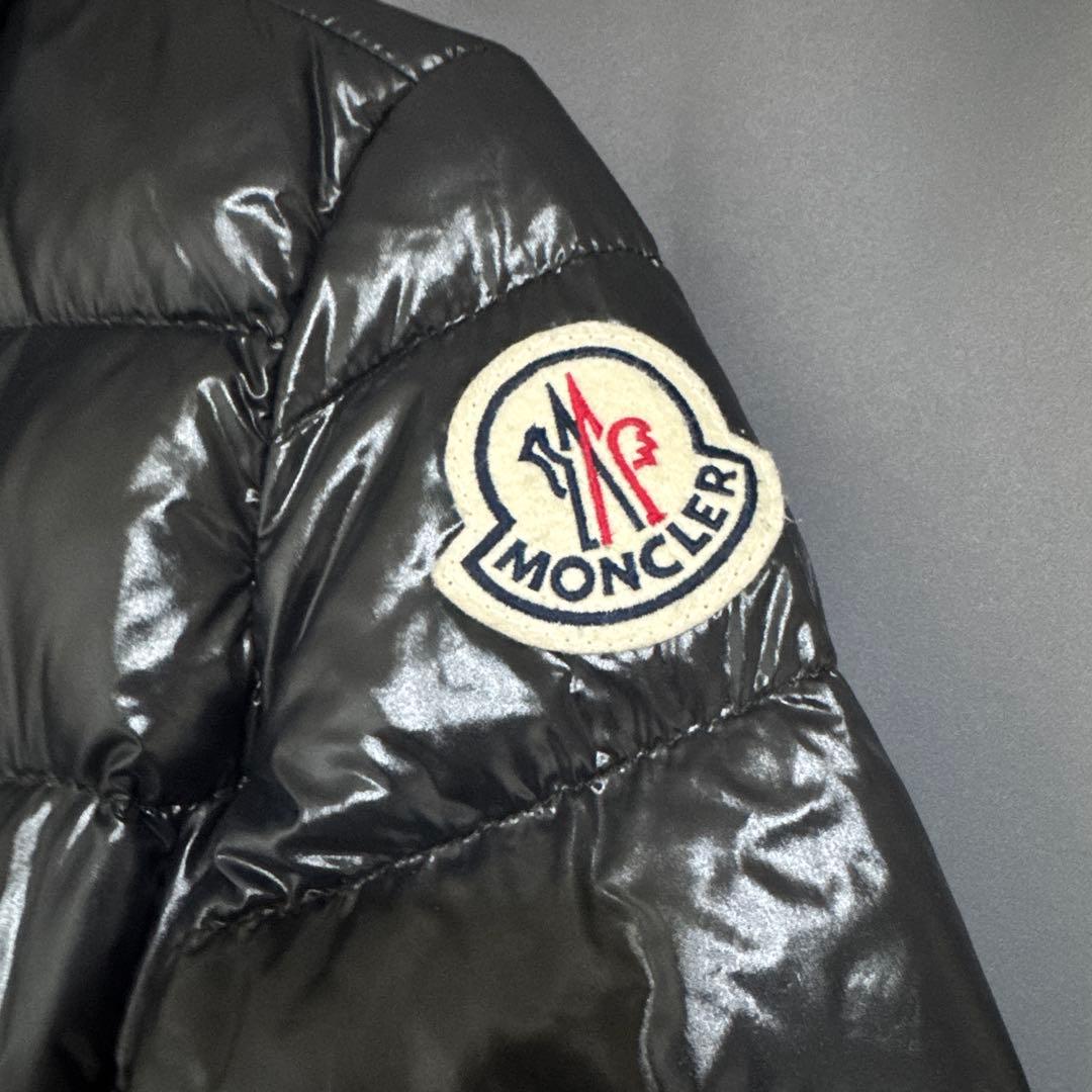 Moncler ブラック ダウンジャケット ショート丈