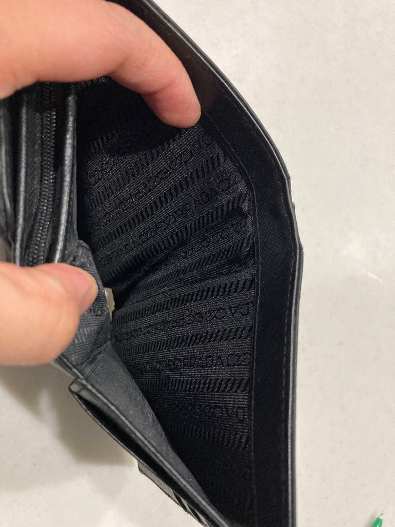 PRADA ブラック ナイロン 二つ折り財布