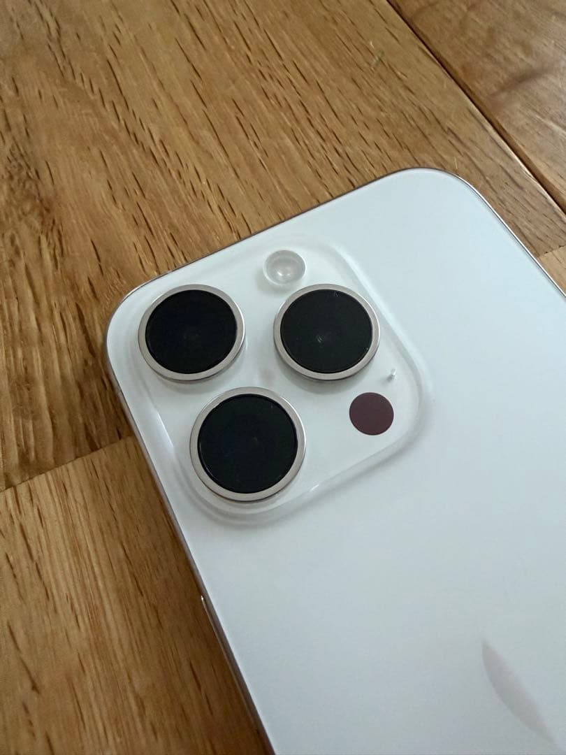 【美品】Apple iPhone 15Pro 128GB ホワイト 本体