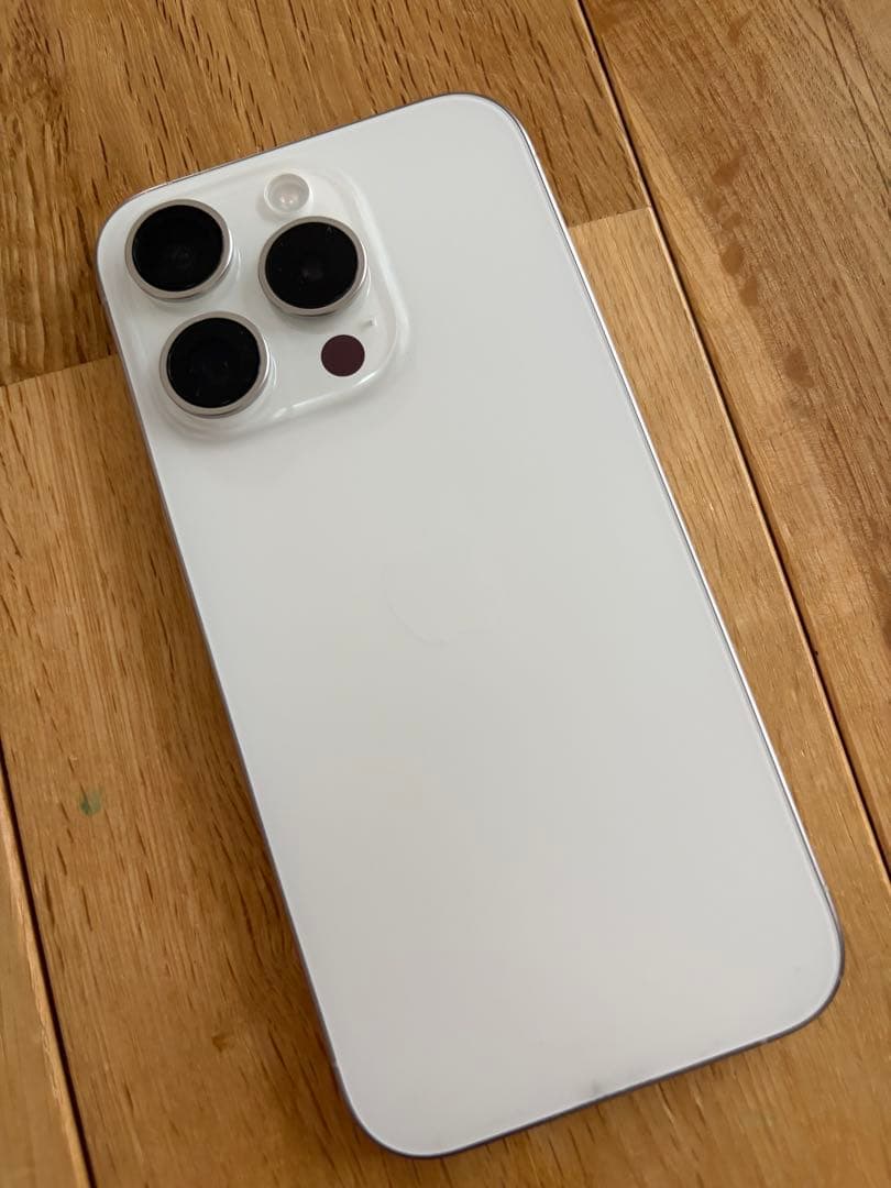 【美品】Apple iPhone 15Pro 128GB ホワイト 本体