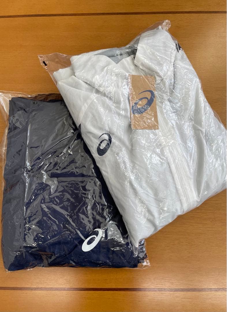 この冬温かい！ASICS ウインドブレーカージャケットとパンツのセット　白紺