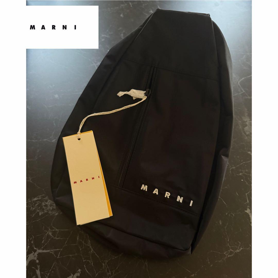 大人もOK！MARNI ブラック ボディバッグ 斜めがけ