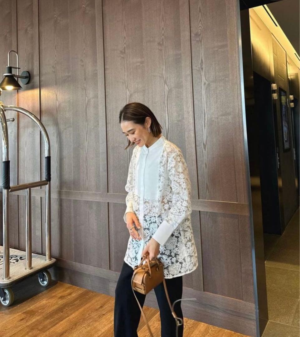 ELLIE エリー　スタンドカラーレースシャツ