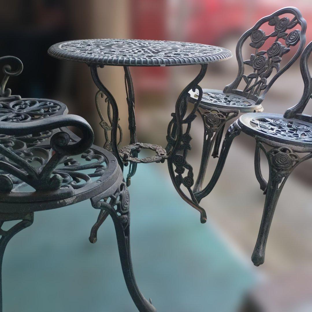 鋳鉄製花模様テーブルと椅子お買い得4点セット