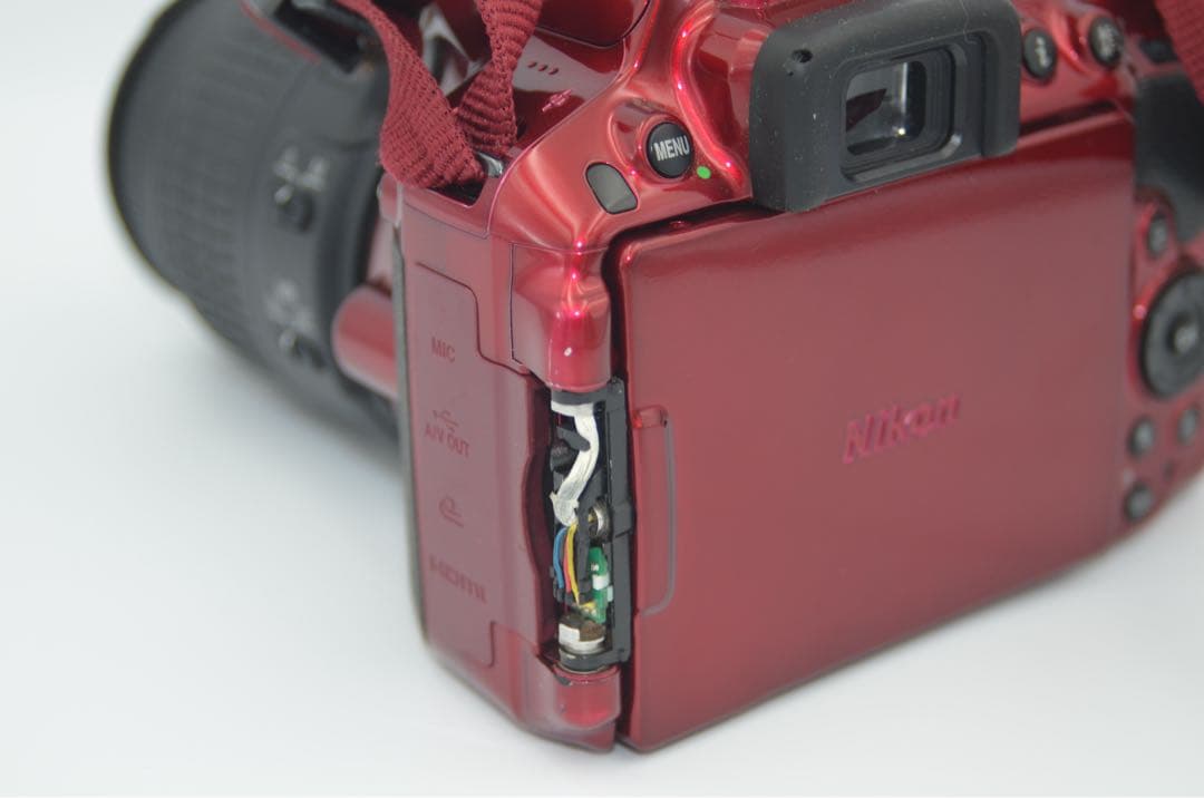 Nikon D5300 レッド ストロボ付き