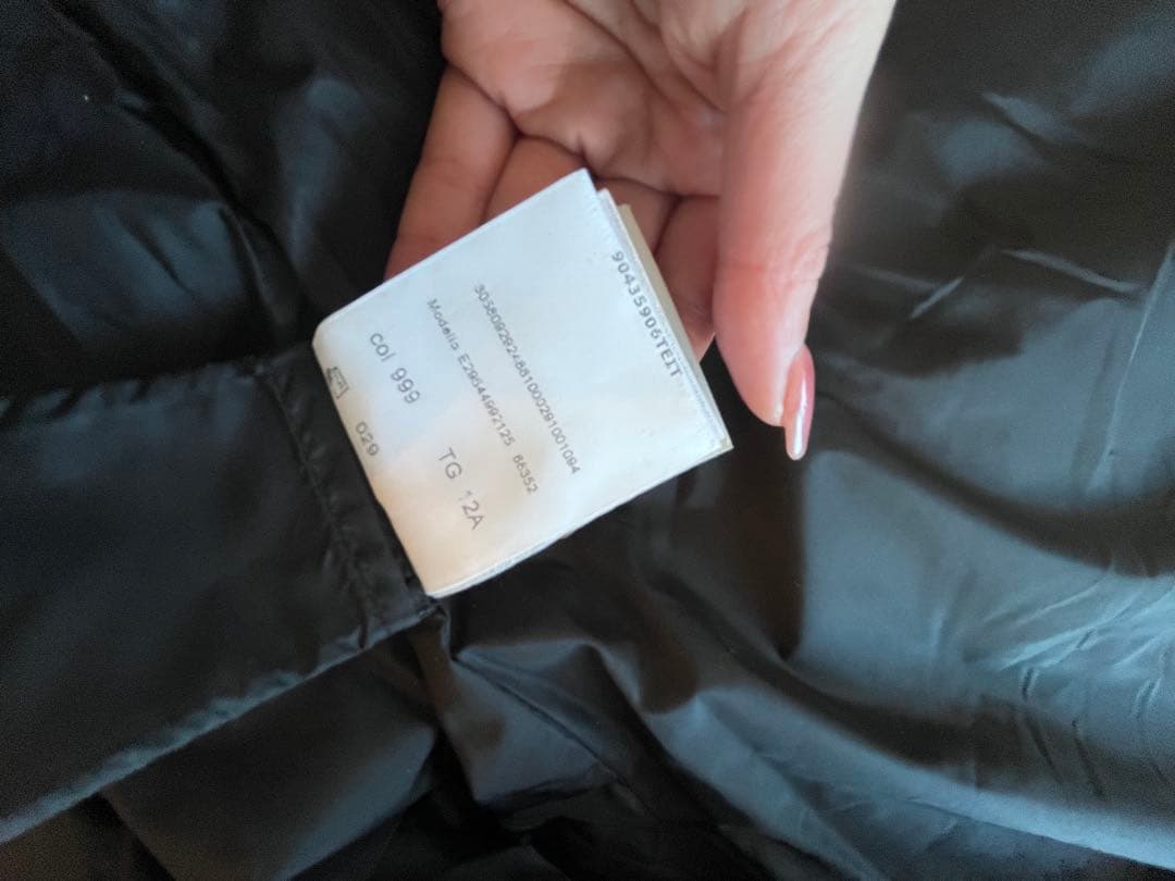 MONCLER フード付きブラックダウンジャケット