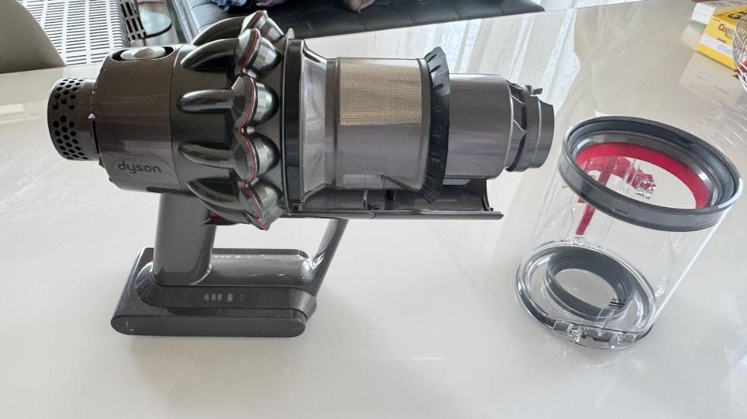 dyson ハンディ掃除機 V10 SV12本体とクリアビン（バッテリーおまけ）