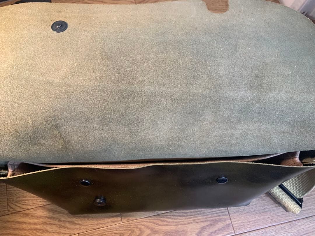 uni&co レザーメッセンジャーバッグ 深緑 カーキ ユニアンドコー ②