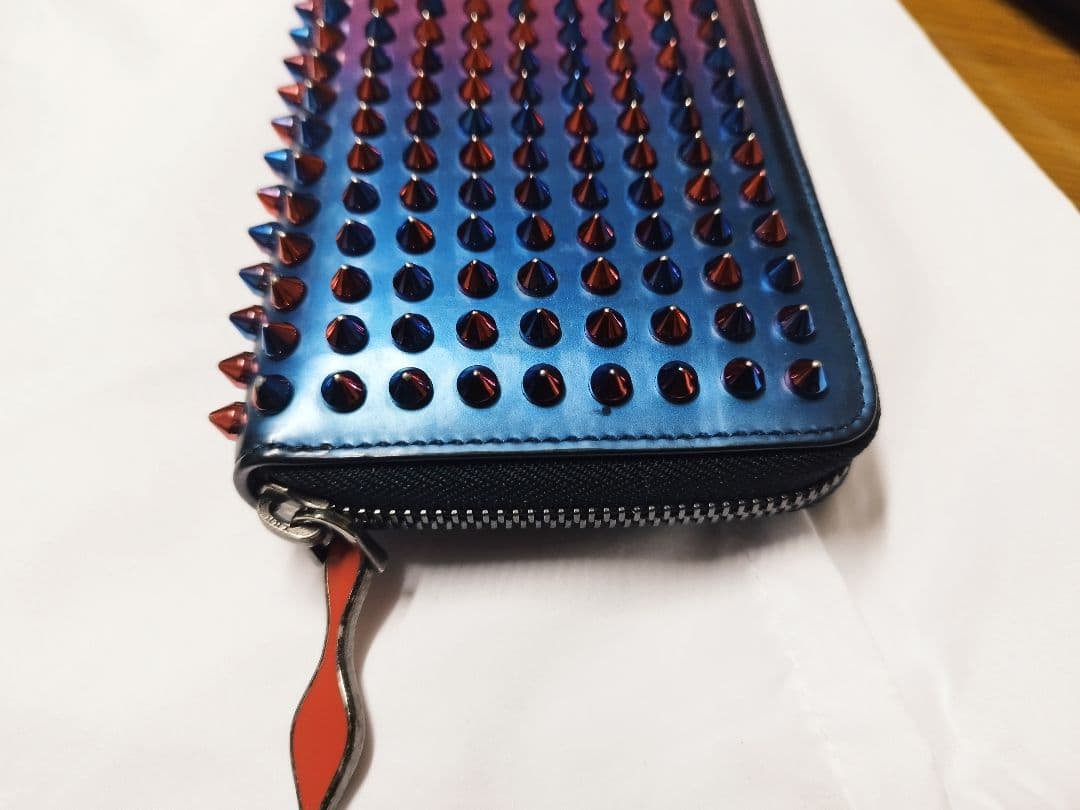 Christian Louboutin パネトーネ 長財布 ラウンドファスナー