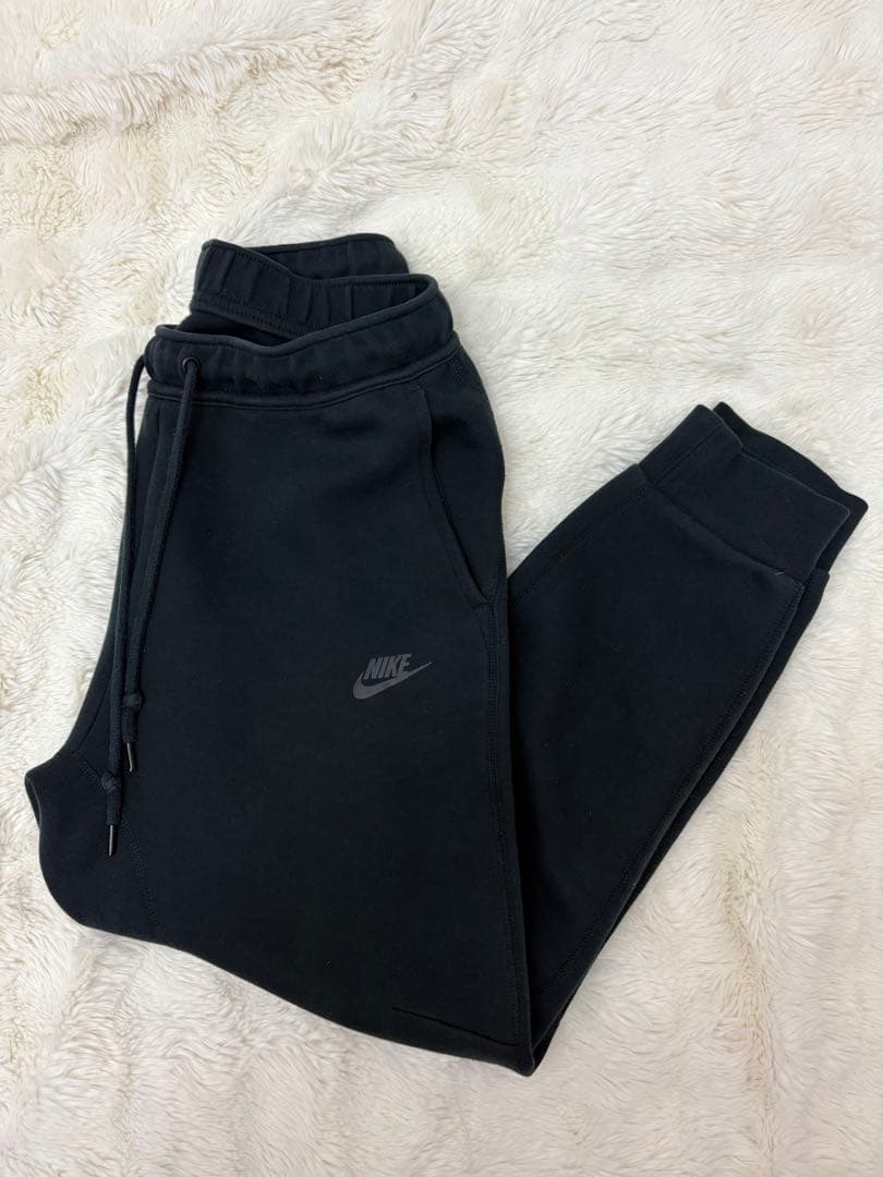 Nike テック 黒